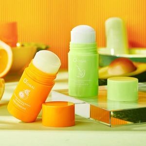 Makeup remover No Liquid & Cleans and hydrates well in a bar, Avocado or Citrus